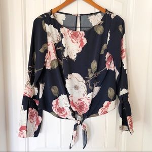 🍓 3/$30 - DYNAMITE Bell sleeve blouse - xs